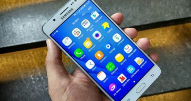 كيف تقوم بحل مشكلة توقف تطبيق جهات الإتصال في هاتف سامسونج J5