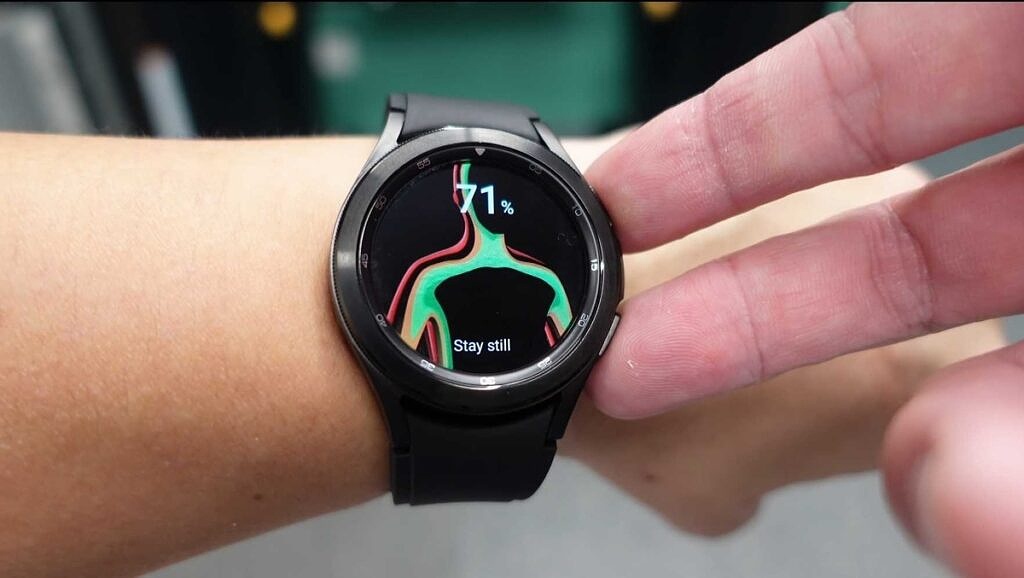 كيفية استعمال Galaxy Watch 4 وميزة قياس تركيب وزن الجسم